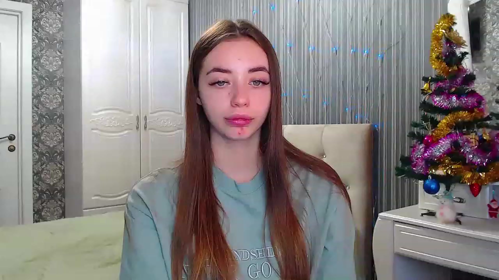 Gallery image thumbnail from EmeraldLilyyy's myfreecams stream on, 01/10/2023, 09:34 image 17 of 20