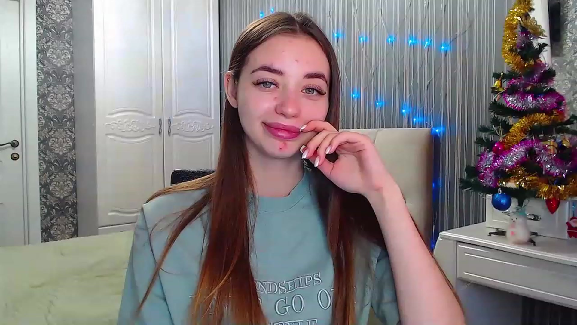 Gallery image thumbnail from EmeraldLilyyy's myfreecams stream on, 01/10/2023, 09:34 image 6 of 20