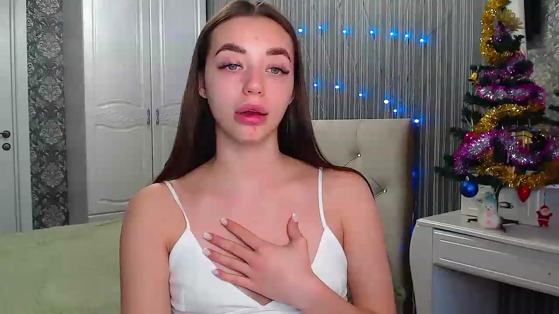 Gallery image thumbnail from EmeraldLilyyy's myfreecams stream on, 01/12/2023, 07:52 image 10 of 20