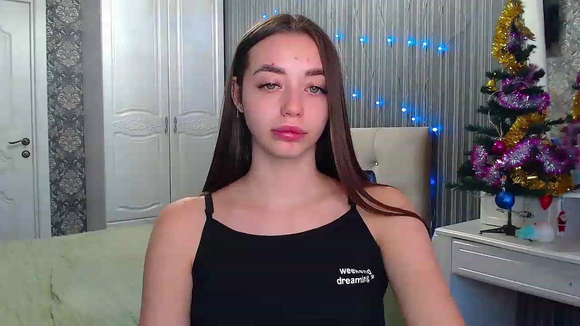 Gallery image thumbnail from EmeraldLilyyy's myfreecams stream on, 01/15/2023, 08:59 image 15 of 20