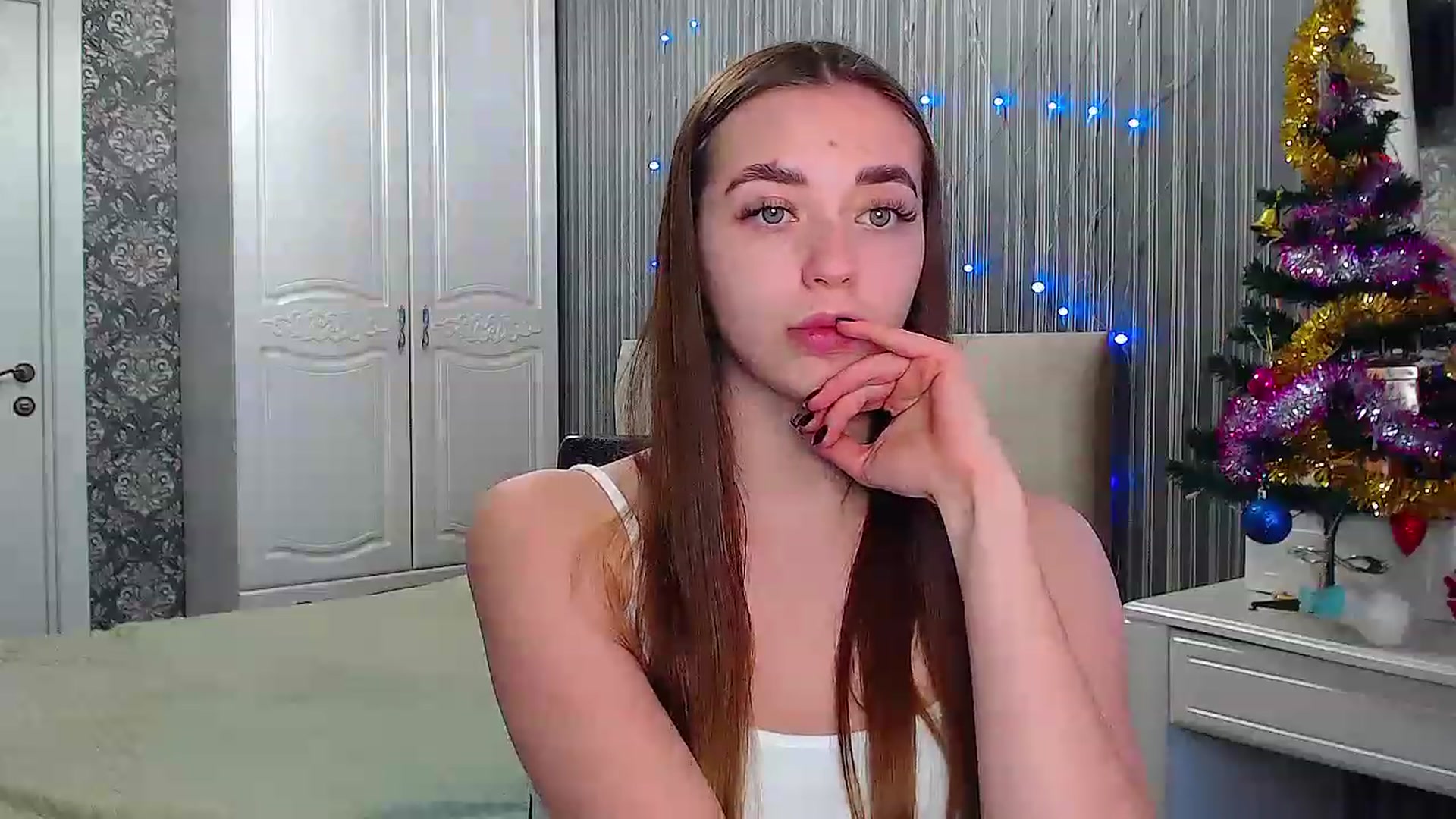 Gallery image thumbnail from EmeraldLilyyy's myfreecams stream on, 01/16/2023, 09:27 image 14 of 20