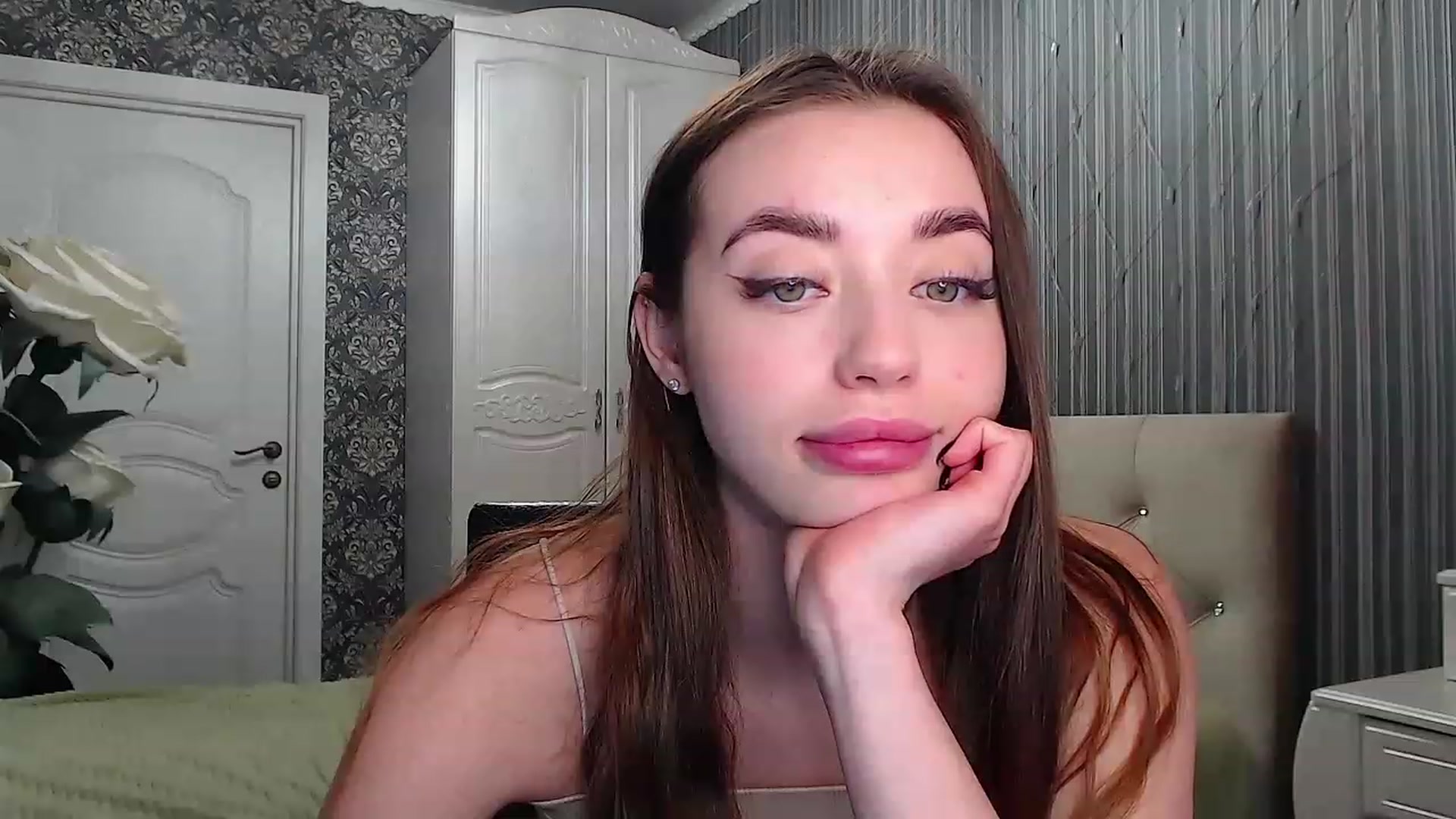 Gallery image thumbnail from EmeraldLilyyy's myfreecams stream on, 01/29/2023, 10:06 image 19 of 20