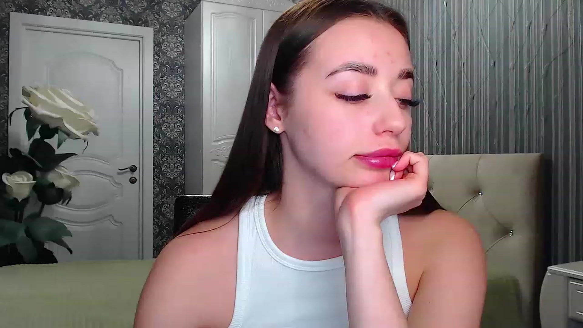 Gallery image thumbnail from EmeraldLilyyy's myfreecams stream on, 01/31/2023, 13:00 image 18 of 20