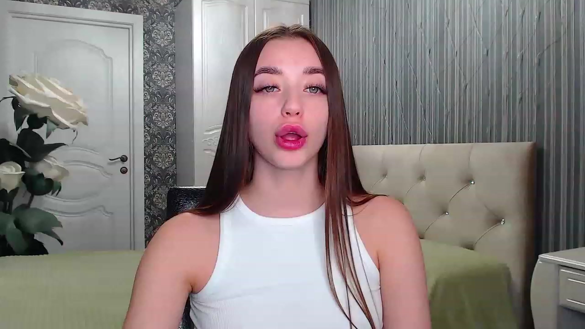 Gallery image thumbnail from EmeraldLilyyy's myfreecams stream on, 01/31/2023, 13:00 image 15 of 20