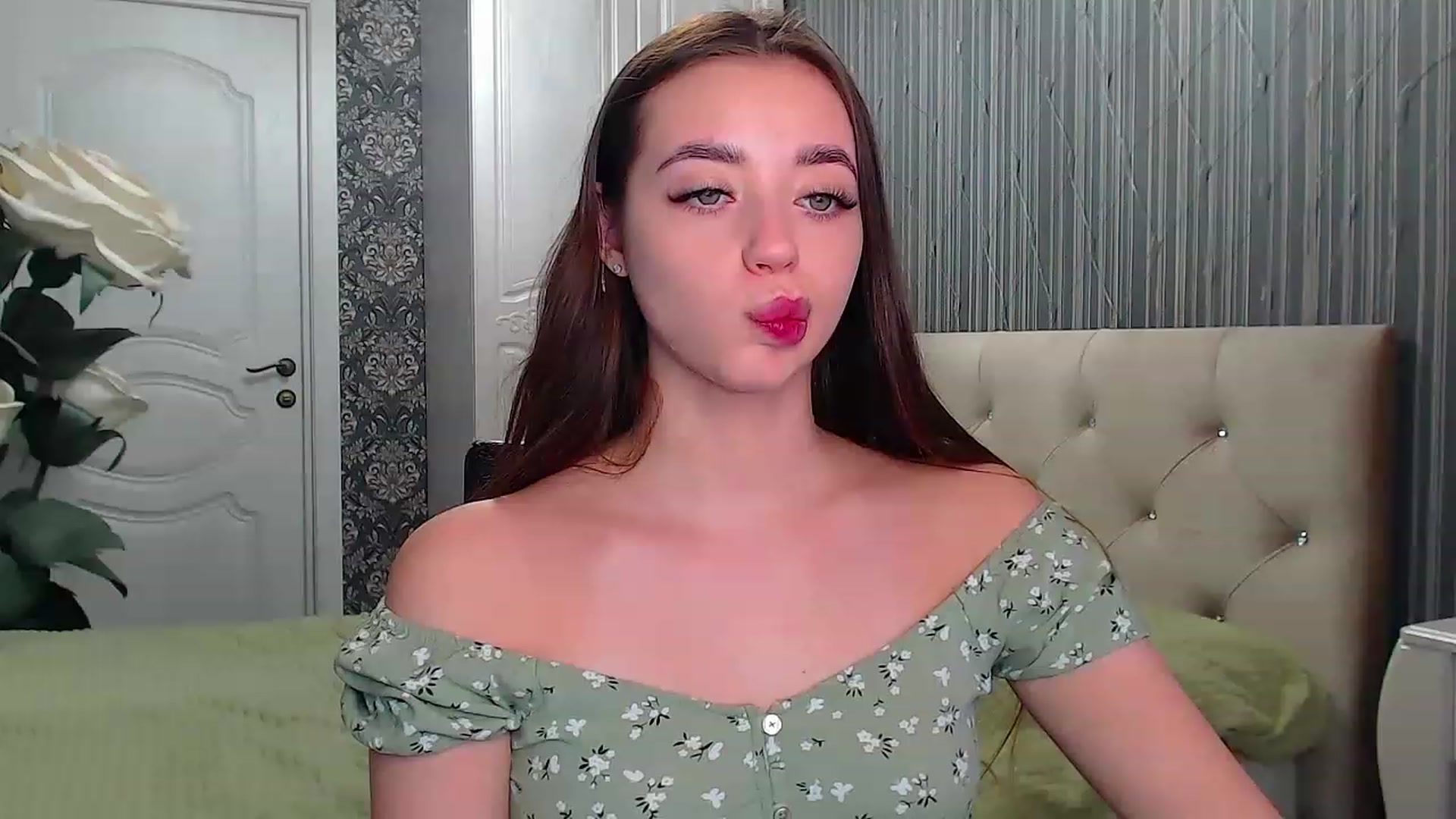 Gallery image thumbnail from EmeraldLilyyy's myfreecams stream on, 02/03/2023, 09:30 image 2 of 20