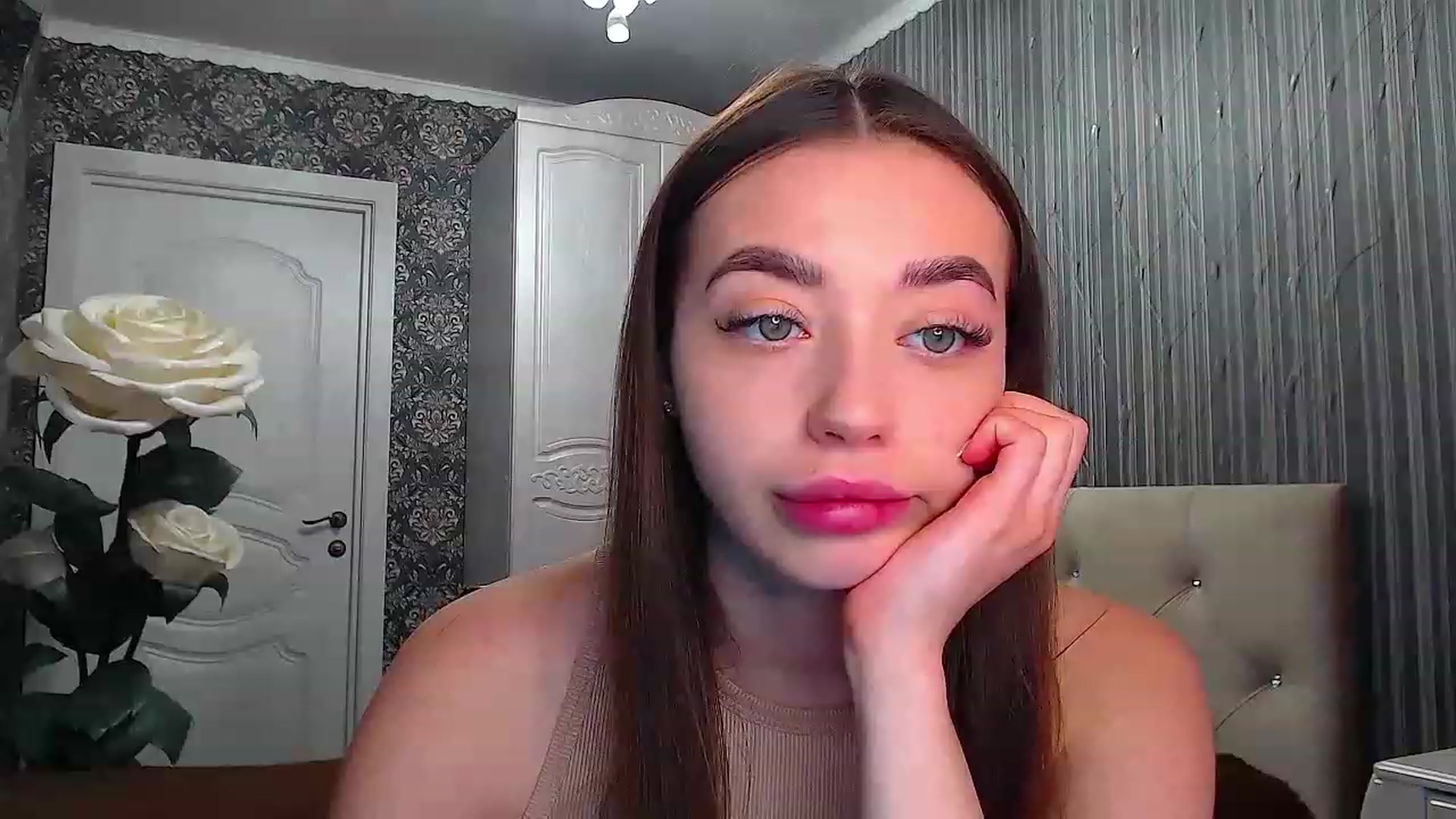 Gallery image thumbnail from EmeraldLilyyy's myfreecams stream on, 02/17/2023, 09:20 image 12 of 20