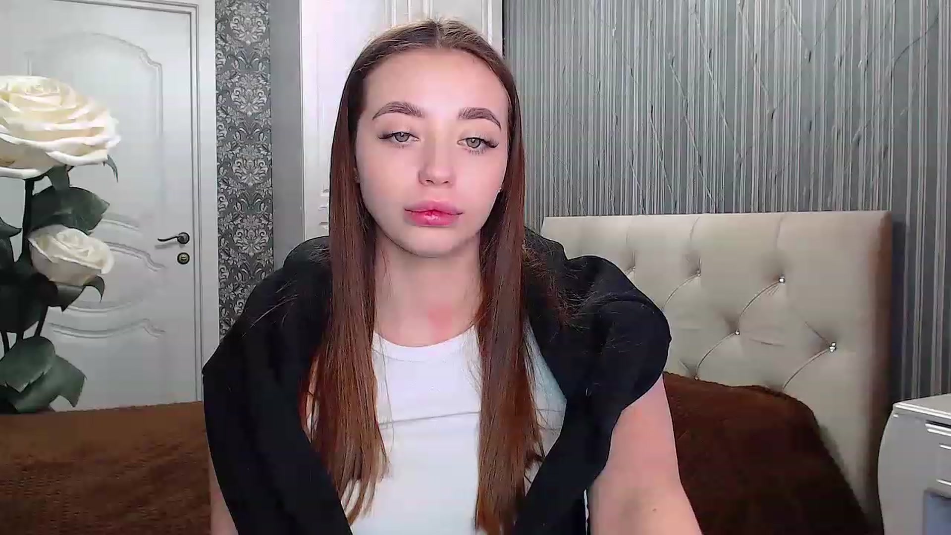Gallery image thumbnail from EmeraldLilyyy's myfreecams stream on, 02/19/2023, 11:25 image 16 of 20