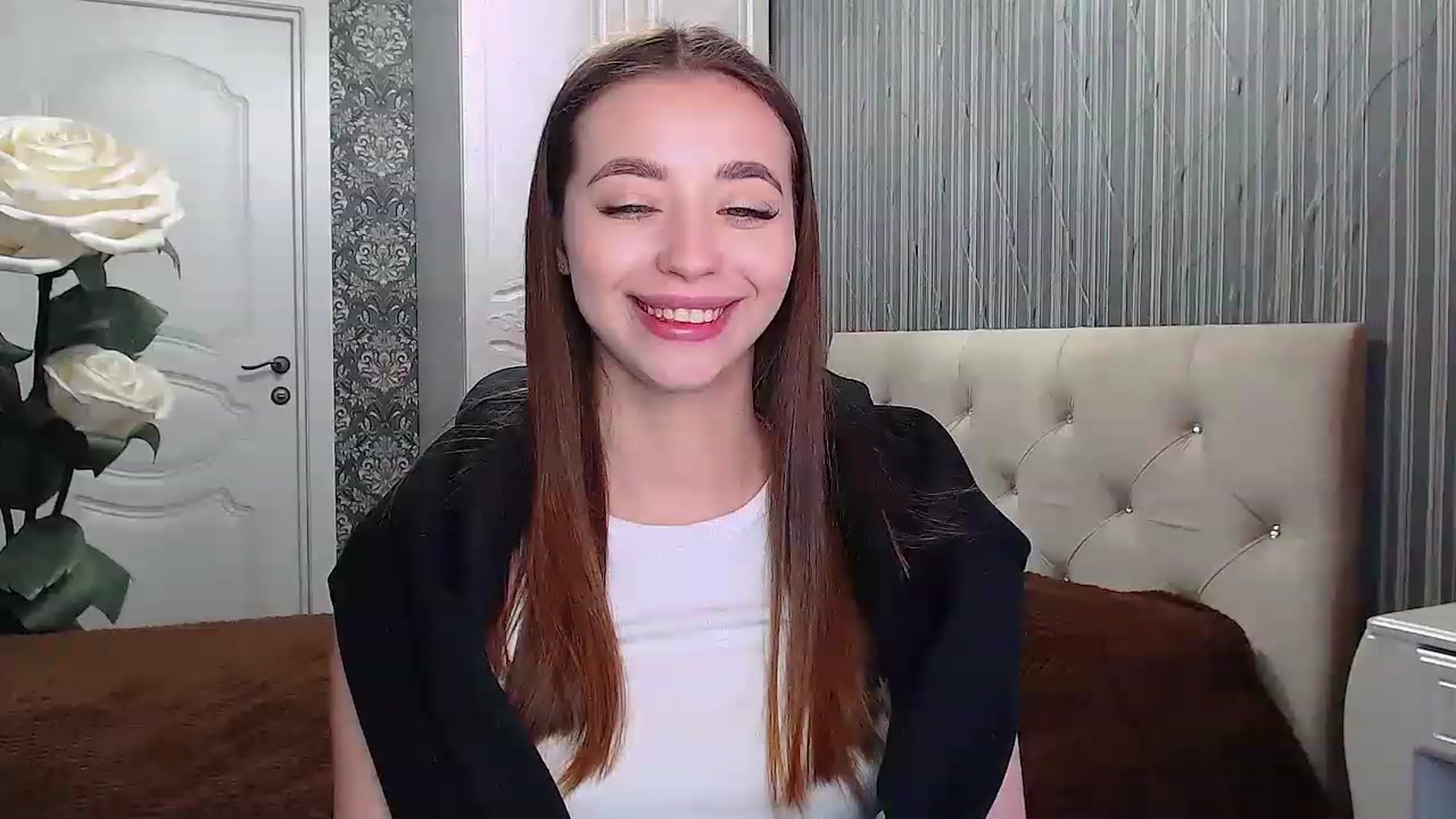 Gallery image thumbnail from EmeraldLilyyy's myfreecams stream on, 02/19/2023, 11:25 image 15 of 20