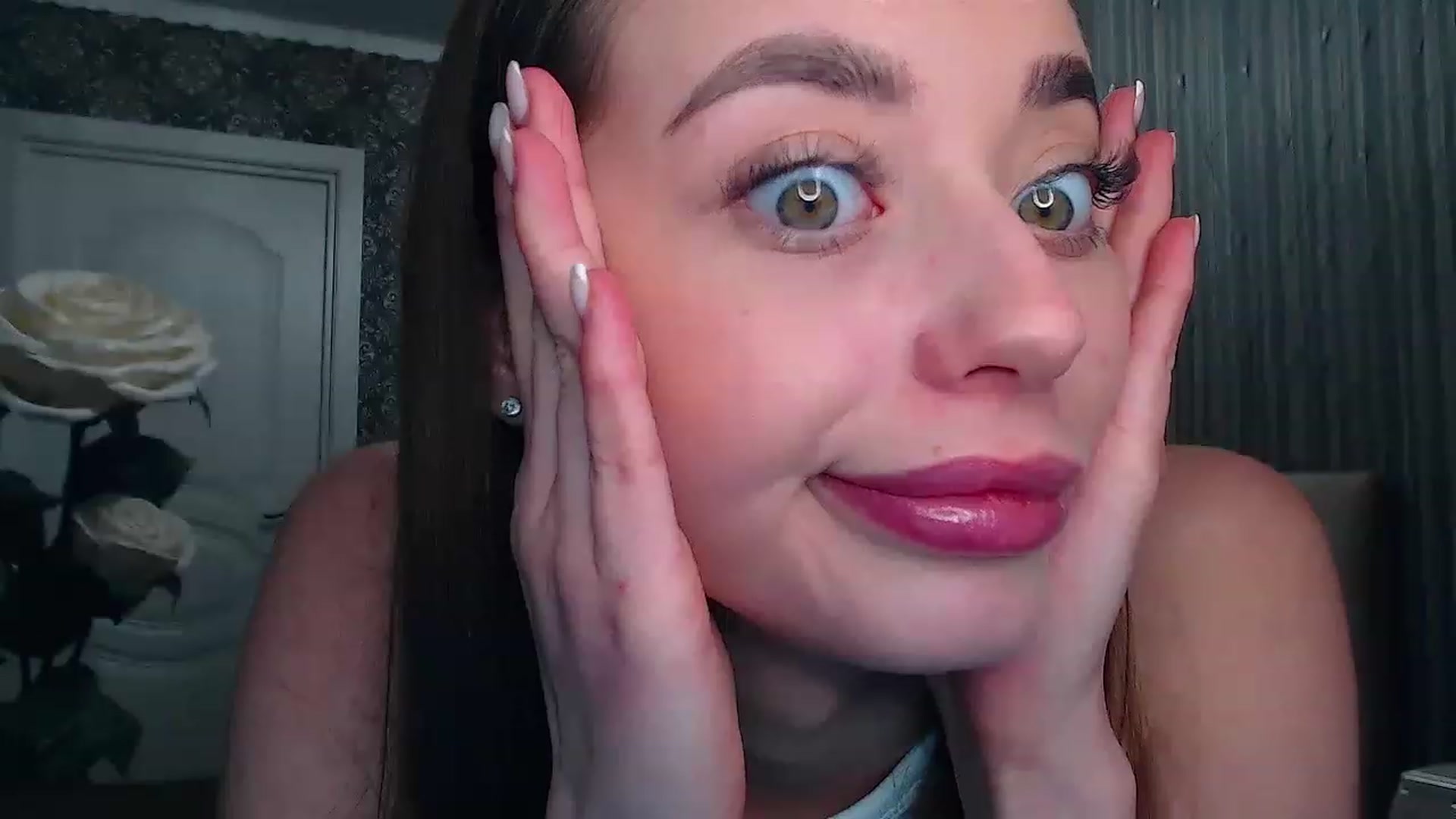 Gallery image thumbnail from EmeraldLilyyy's myfreecams stream on, 02/19/2023, 12:07 image 11 of 20