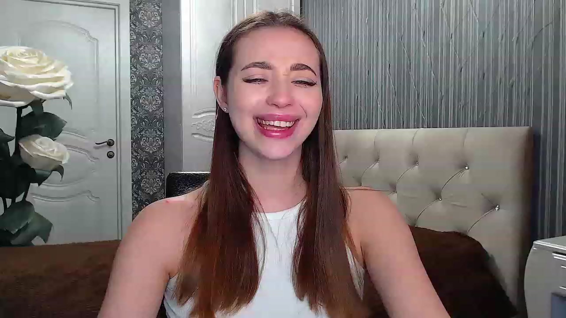 Gallery image thumbnail from EmeraldLilyyy's myfreecams stream on, 02/19/2023, 12:07 image 6 of 20