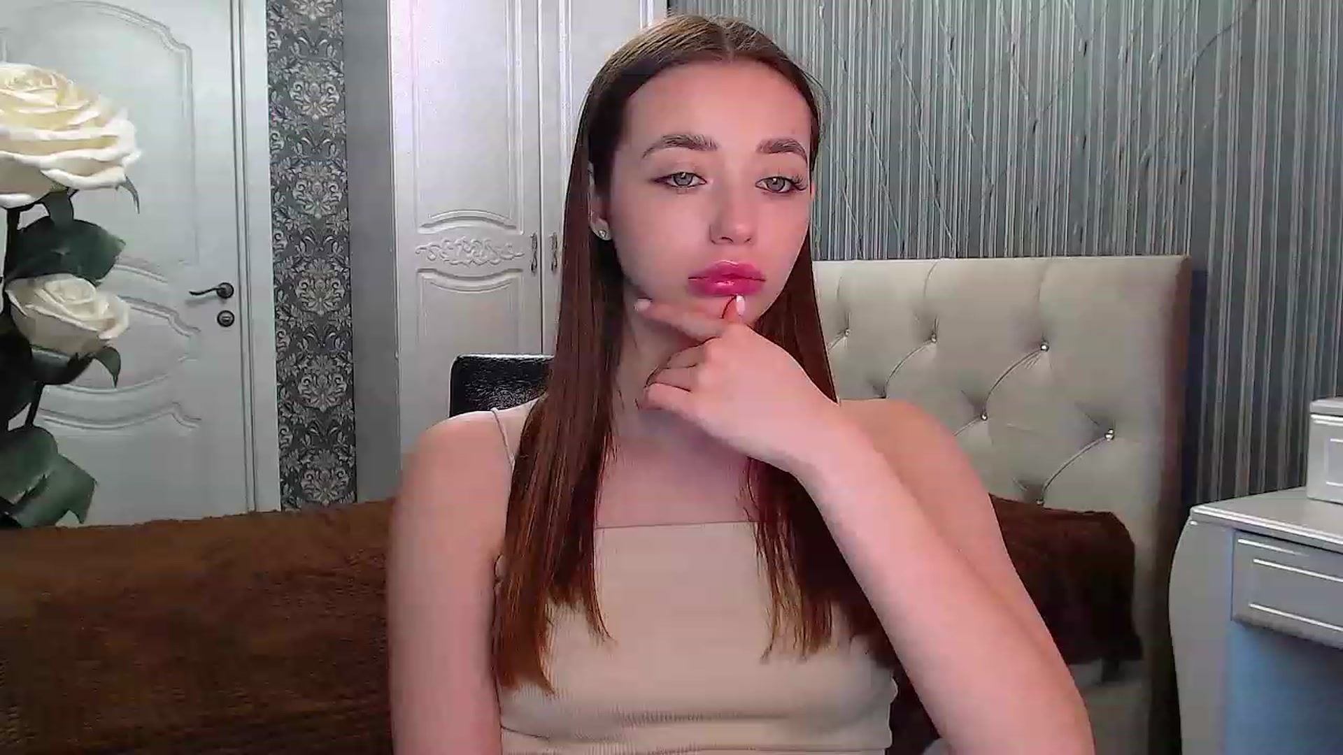 Gallery image thumbnail from EmeraldLilyyy's myfreecams stream on, 02/26/2023, 11:35 image 10 of 20