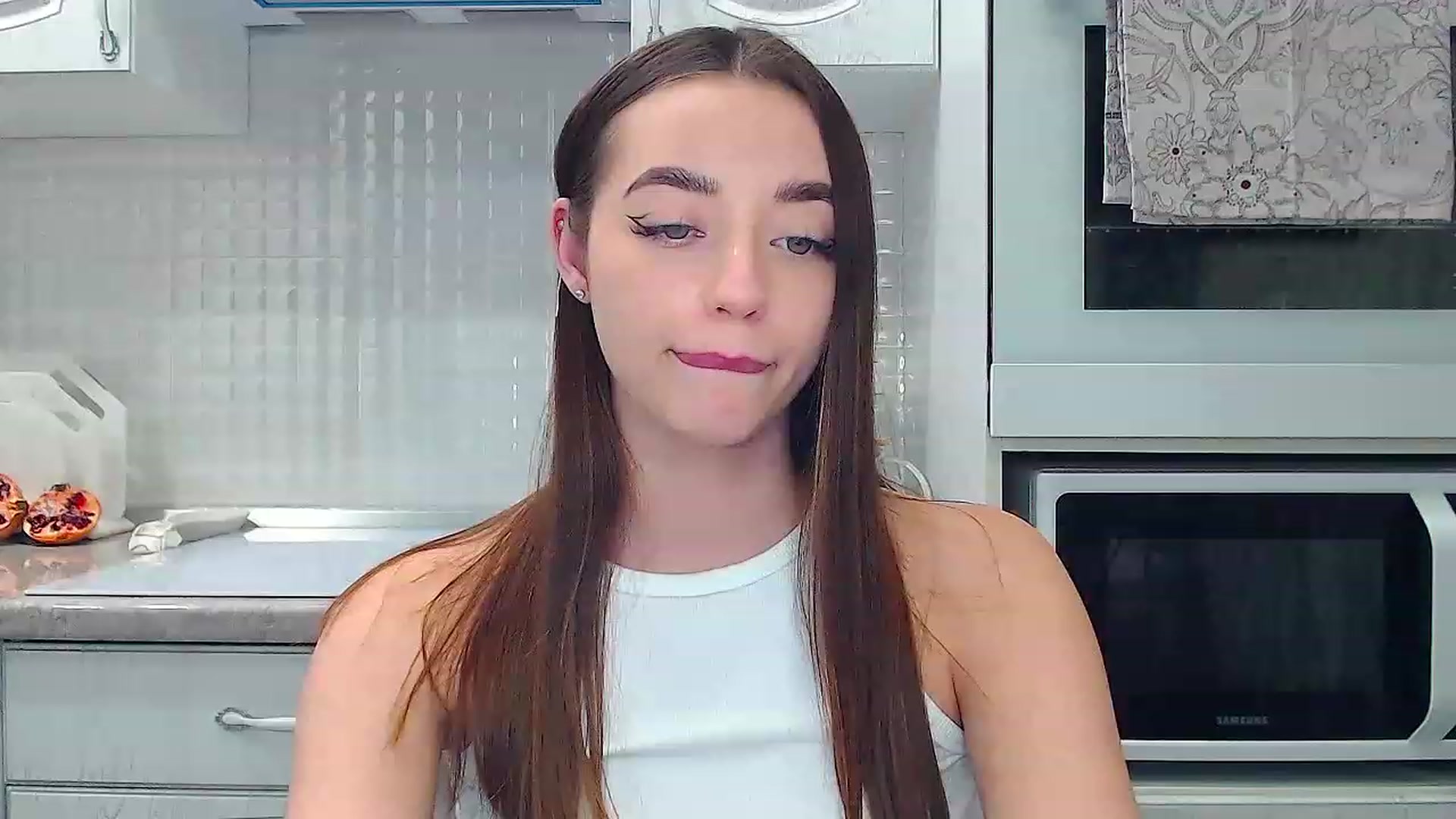 Gallery image thumbnail from EmeraldLilyyy's myfreecams stream on, 03/24/2023, 12:51 image 18 of 20