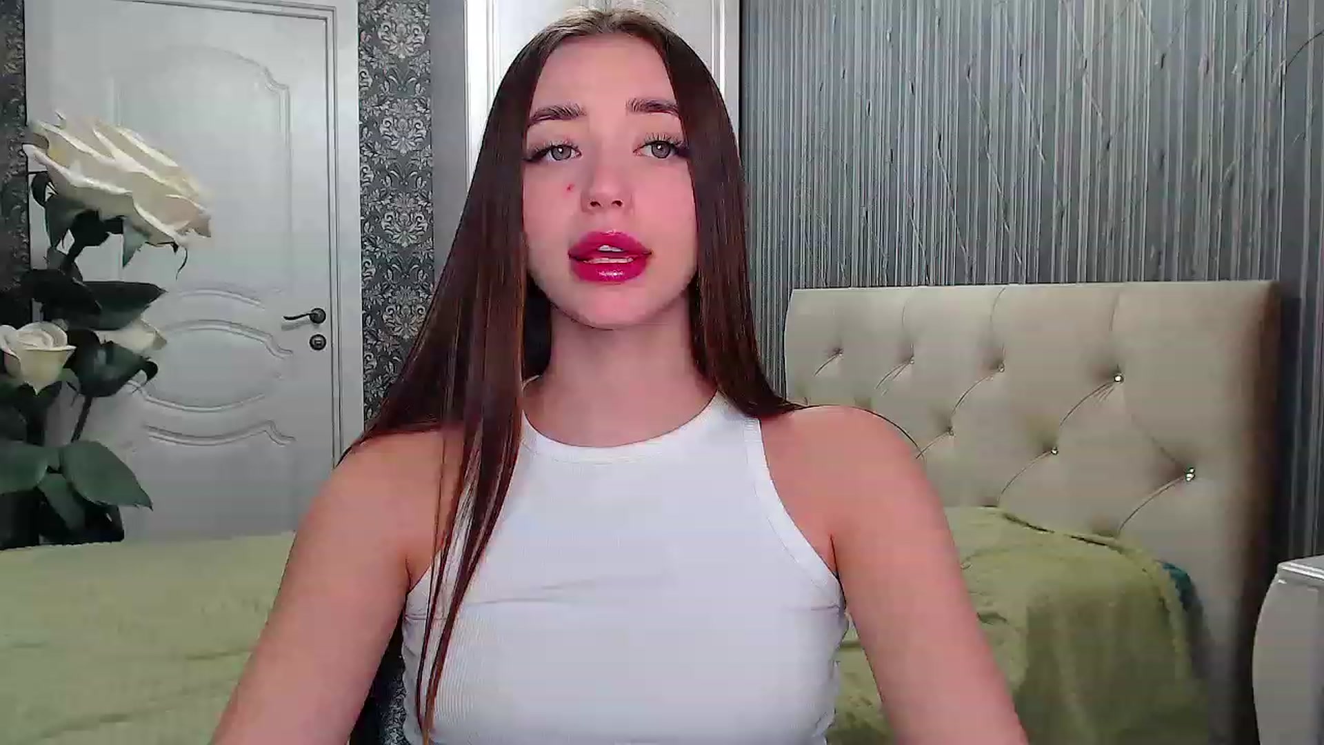 Gallery image thumbnail from EmeraldLilyyy's myfreecams stream on, 04/01/2023, 11:20 image 14 of 20