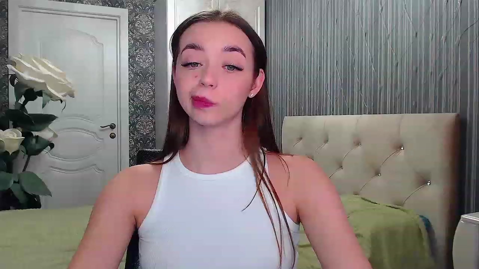 Gallery image thumbnail from EmeraldLilyyy's myfreecams stream on, 04/01/2023, 11:20 image 5 of 20
