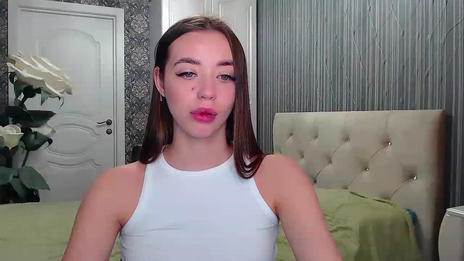 Gallery image thumbnail from EmeraldLilyyy's myfreecams stream on, 04/01/2023, 11:20 image 9 of 20