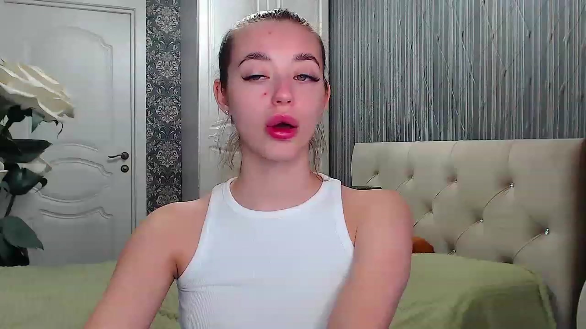 Gallery image thumbnail from EmeraldLilyyy's myfreecams stream on, 04/02/2023, 09:30 image 15 of 20