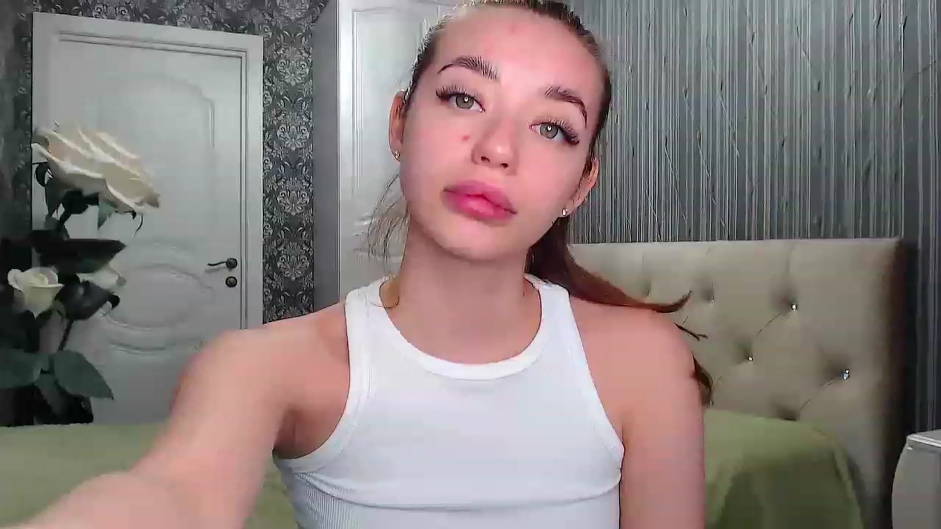 Gallery image thumbnail from EmeraldLilyyy's myfreecams stream on, 04/02/2023, 09:30 image 2 of 20