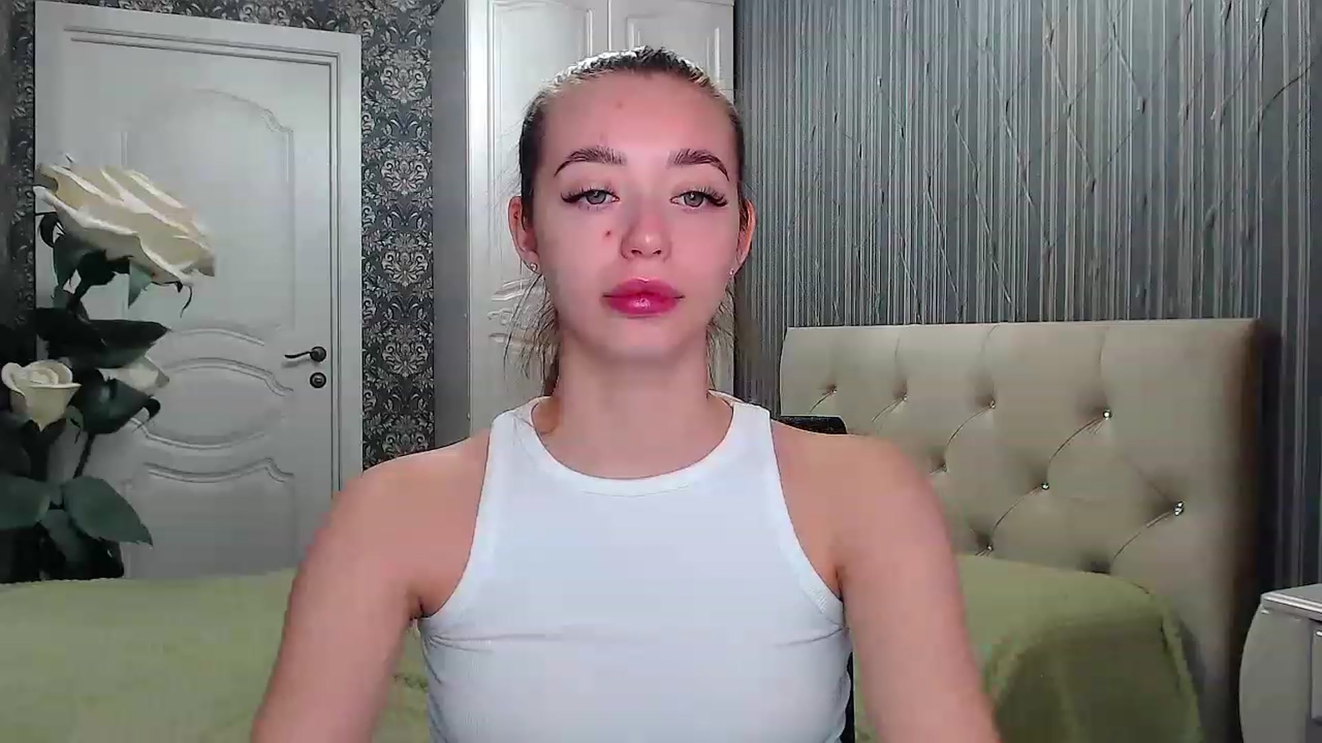 Gallery image thumbnail from EmeraldLilyyy's myfreecams stream on, 04/02/2023, 09:30 image 10 of 20