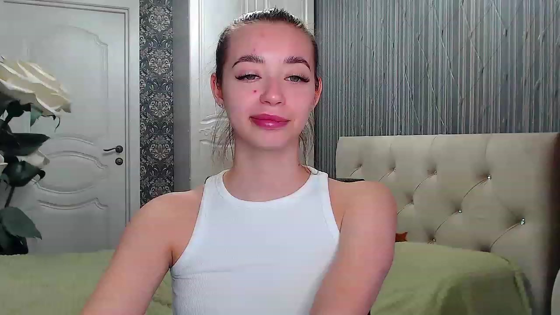 Gallery image thumbnail from EmeraldLilyyy's myfreecams stream on, 04/02/2023, 09:30 image 18 of 20