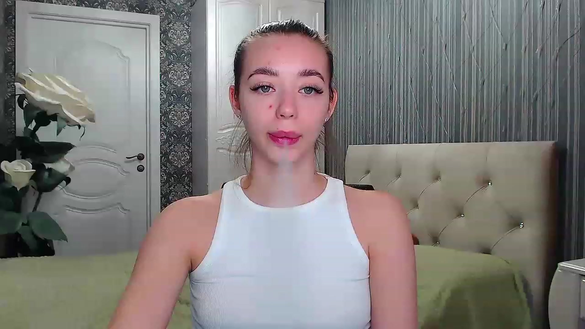 Gallery image thumbnail from EmeraldLilyyy's myfreecams stream on, 04/02/2023, 09:30 image 9 of 20