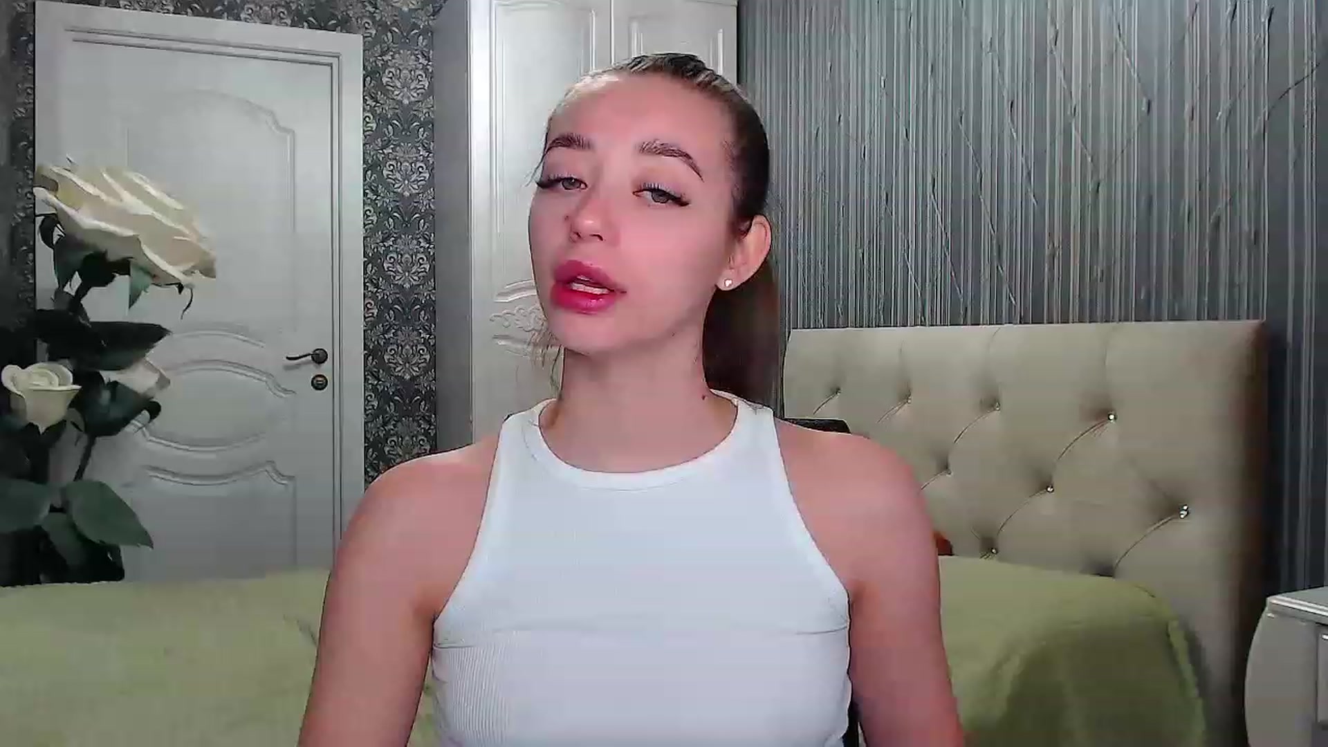 Gallery image thumbnail from EmeraldLilyyy's myfreecams stream on, 04/02/2023, 09:30 image 11 of 20