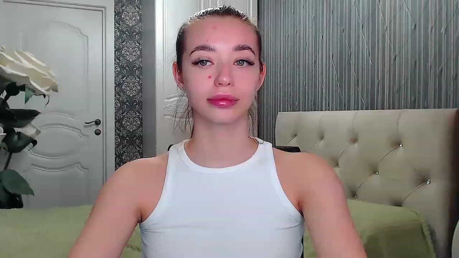 Gallery image thumbnail from EmeraldLilyyy's myfreecams stream on, 04/02/2023, 09:30 image 17 of 20