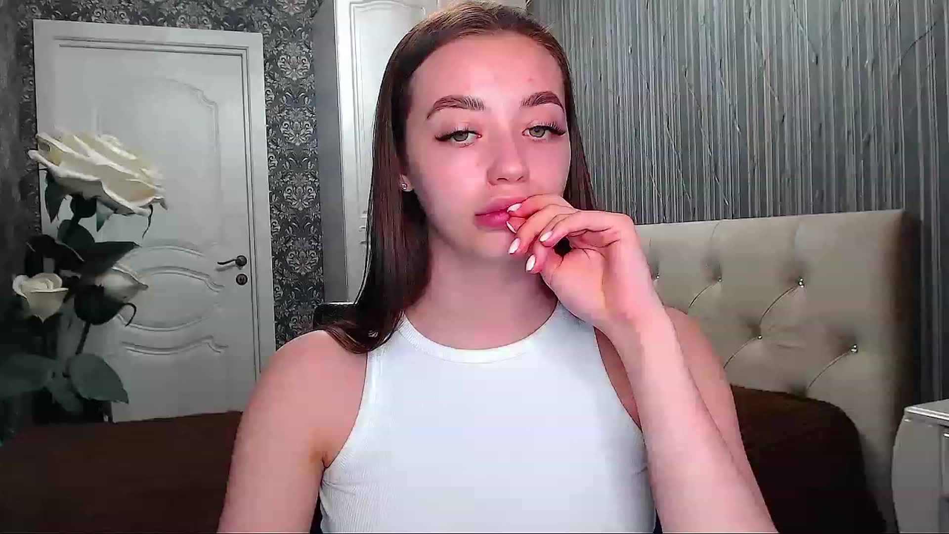 Gallery image thumbnail from EmeraldLilyyy's myfreecams stream on, 05/03/2023, 10:34 image 10 of 20