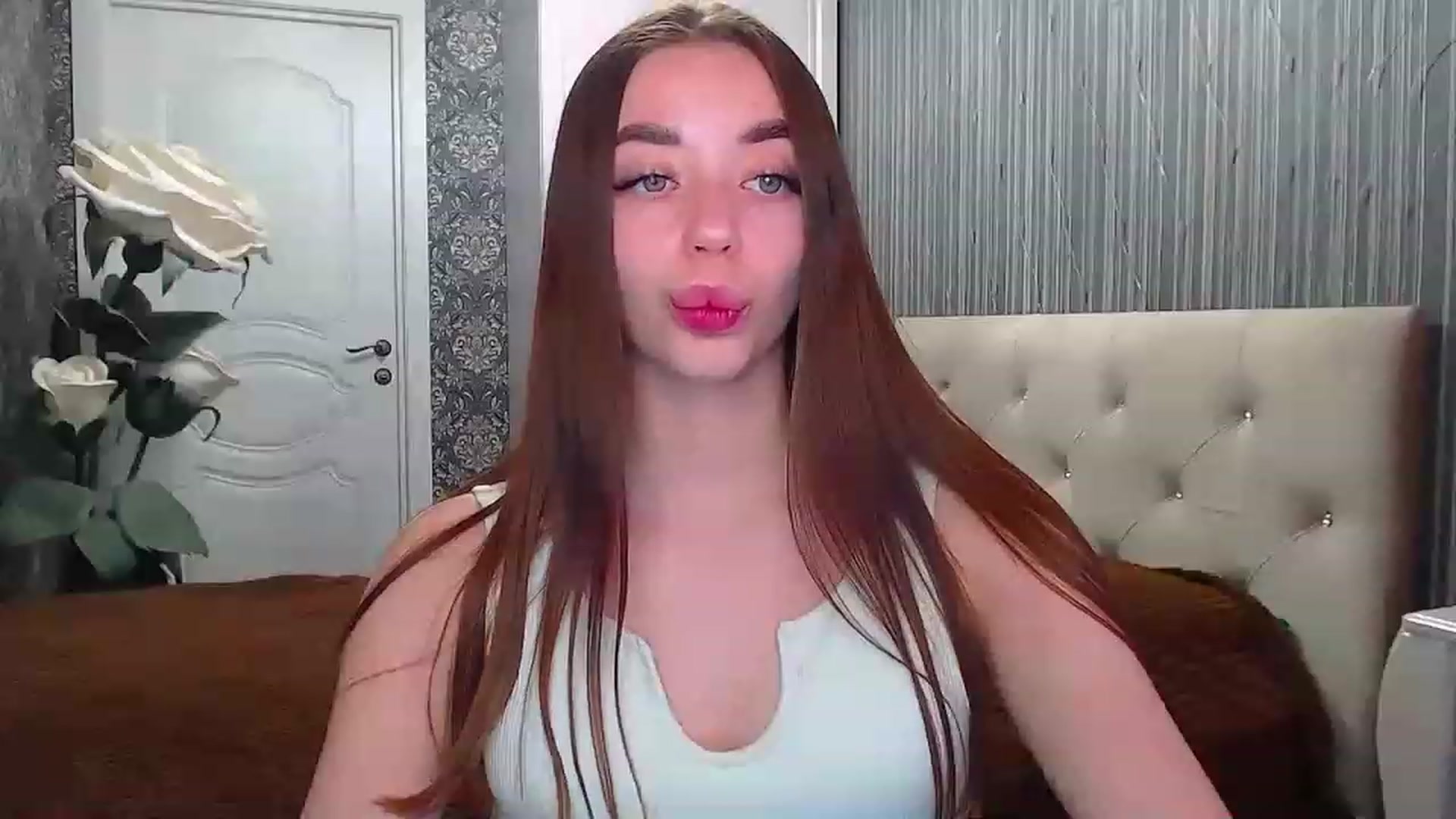 Gallery image thumbnail from EmeraldLilyyy's myfreecams stream on, 05/05/2023, 09:21 image 16 of 20