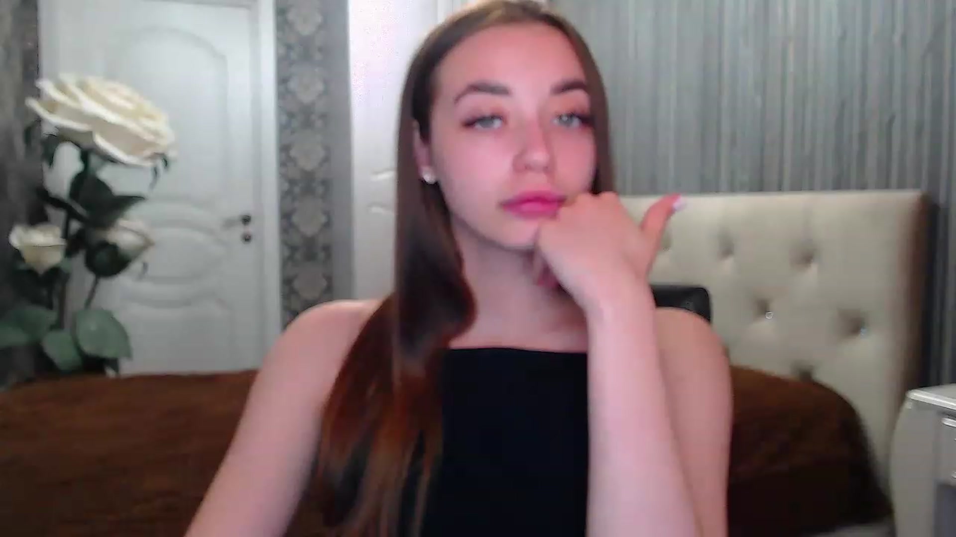 Gallery image thumbnail from EmeraldLilyyy's myfreecams stream on, 05/06/2023, 11:11 image 13 of 20