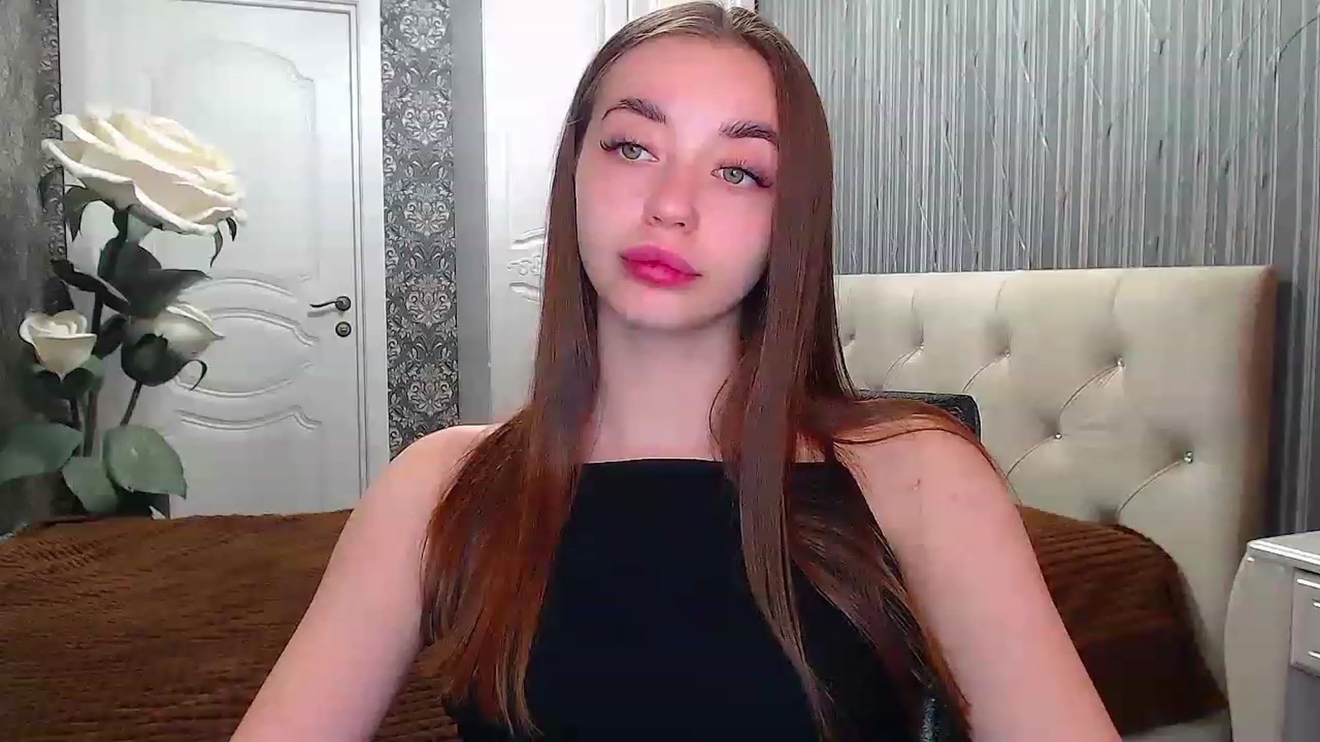 Gallery image thumbnail from EmeraldLilyyy's myfreecams stream on, 05/06/2023, 11:11 image 10 of 20