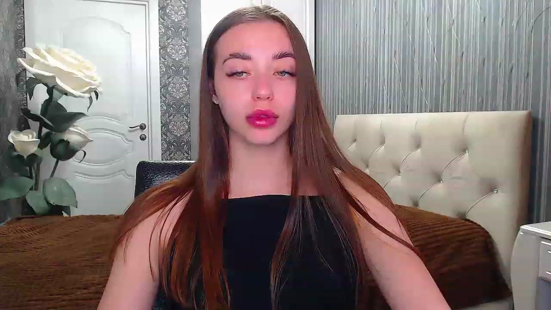 Gallery image thumbnail from EmeraldLilyyy's myfreecams stream on, 05/06/2023, 11:11 image 18 of 20