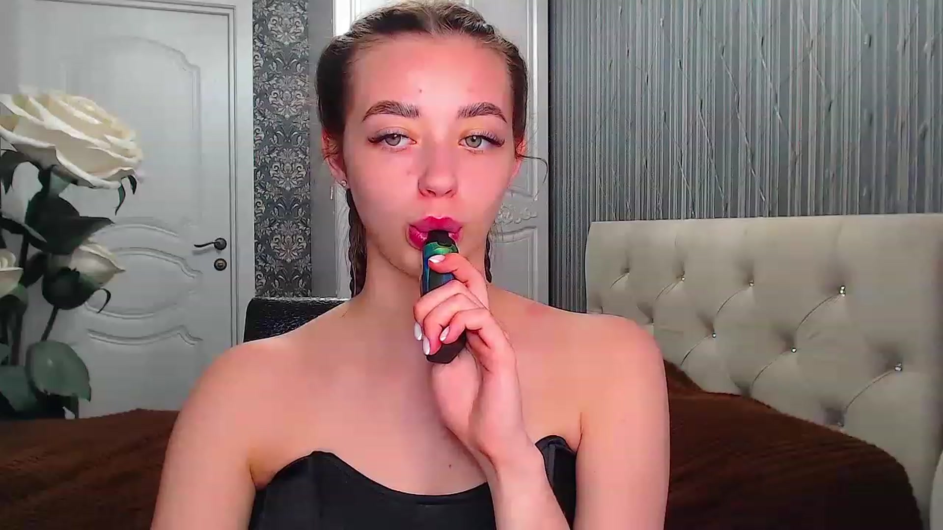 Gallery image thumbnail from EmeraldLilyyy's myfreecams stream on, 05/08/2023, 12:57 image 3 of 20
