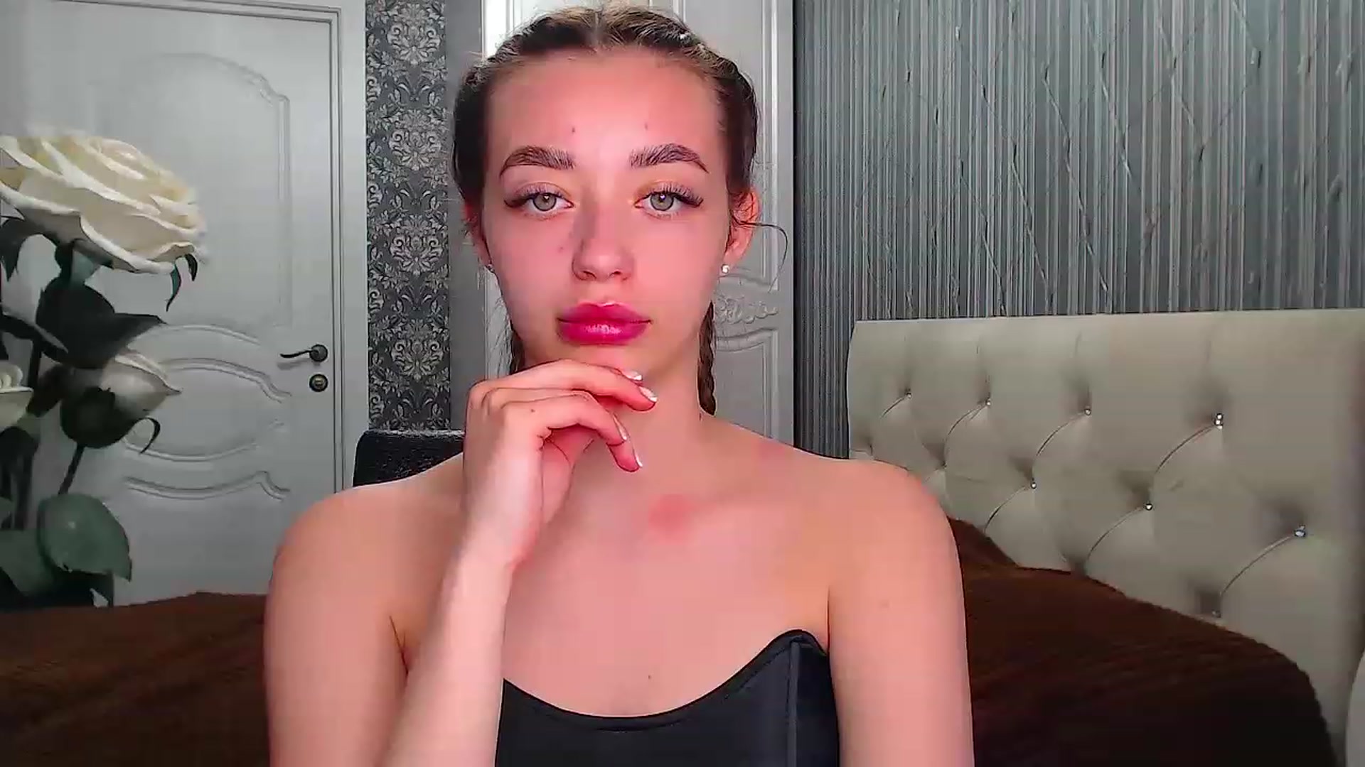 Gallery image thumbnail from EmeraldLilyyy's myfreecams stream on, 05/08/2023, 12:57 image 10 of 20