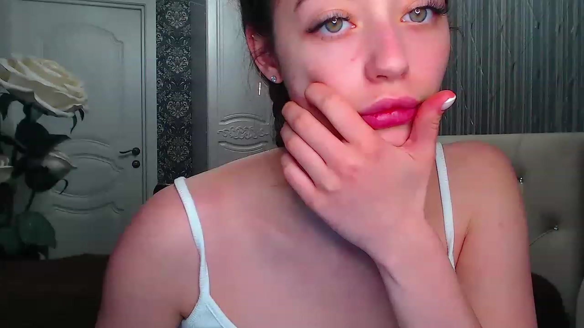 Gallery image thumbnail from EmeraldLilyyy's myfreecams stream on, 05/08/2023, 14:17 image 15 of 20