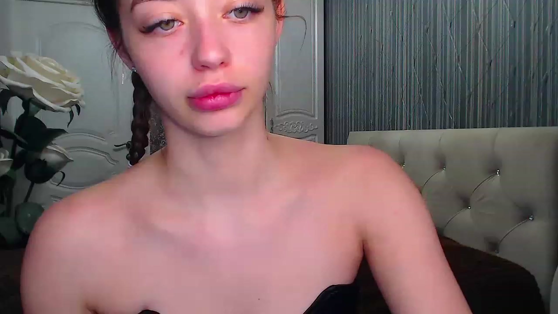 Gallery image thumbnail from EmeraldLilyyy's myfreecams stream on, 05/08/2023, 14:17 image 4 of 20