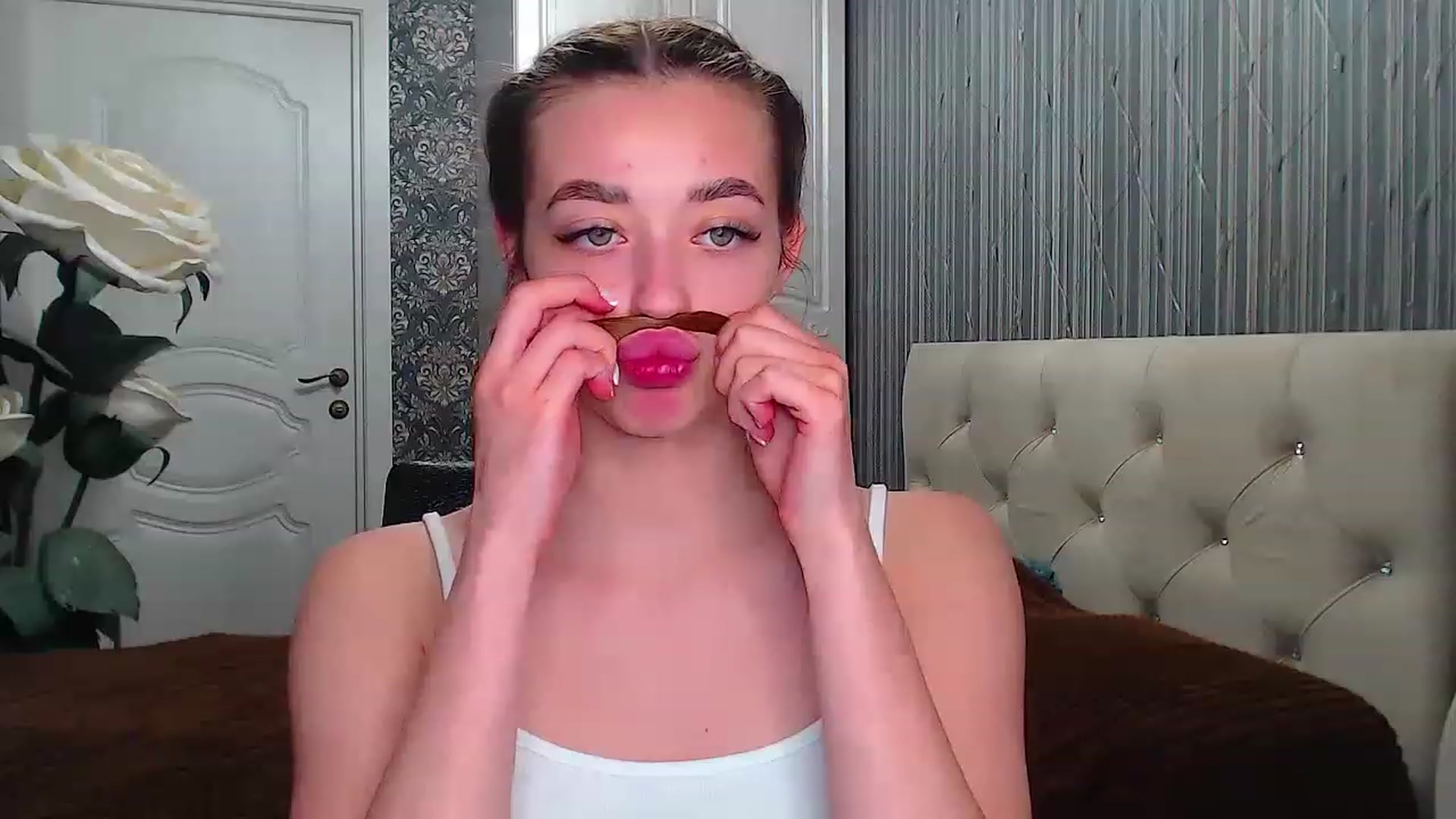 Gallery image thumbnail from EmeraldLilyyy's myfreecams stream on, 05/08/2023, 14:17 image 19 of 20