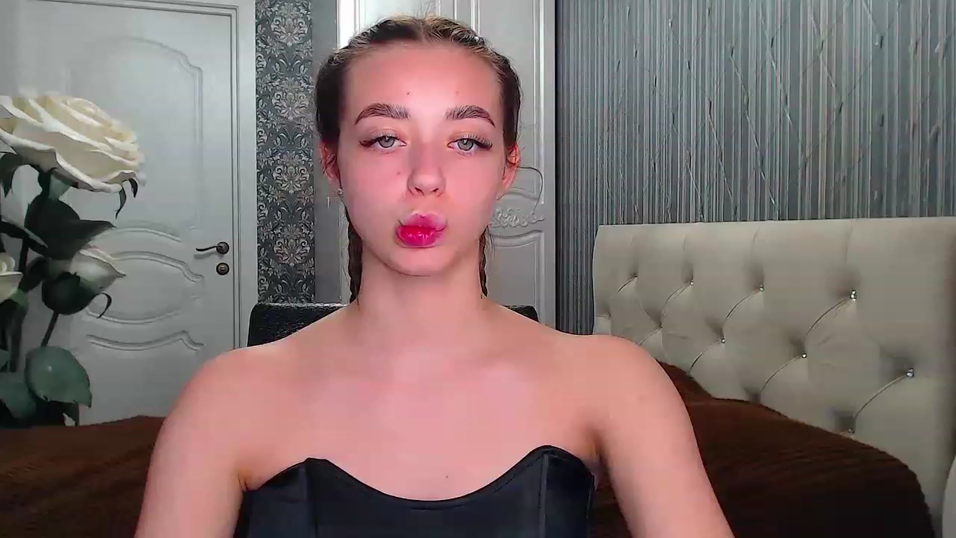 Gallery image thumbnail from EmeraldLilyyy's myfreecams stream on, 05/08/2023, 14:17 image 9 of 20