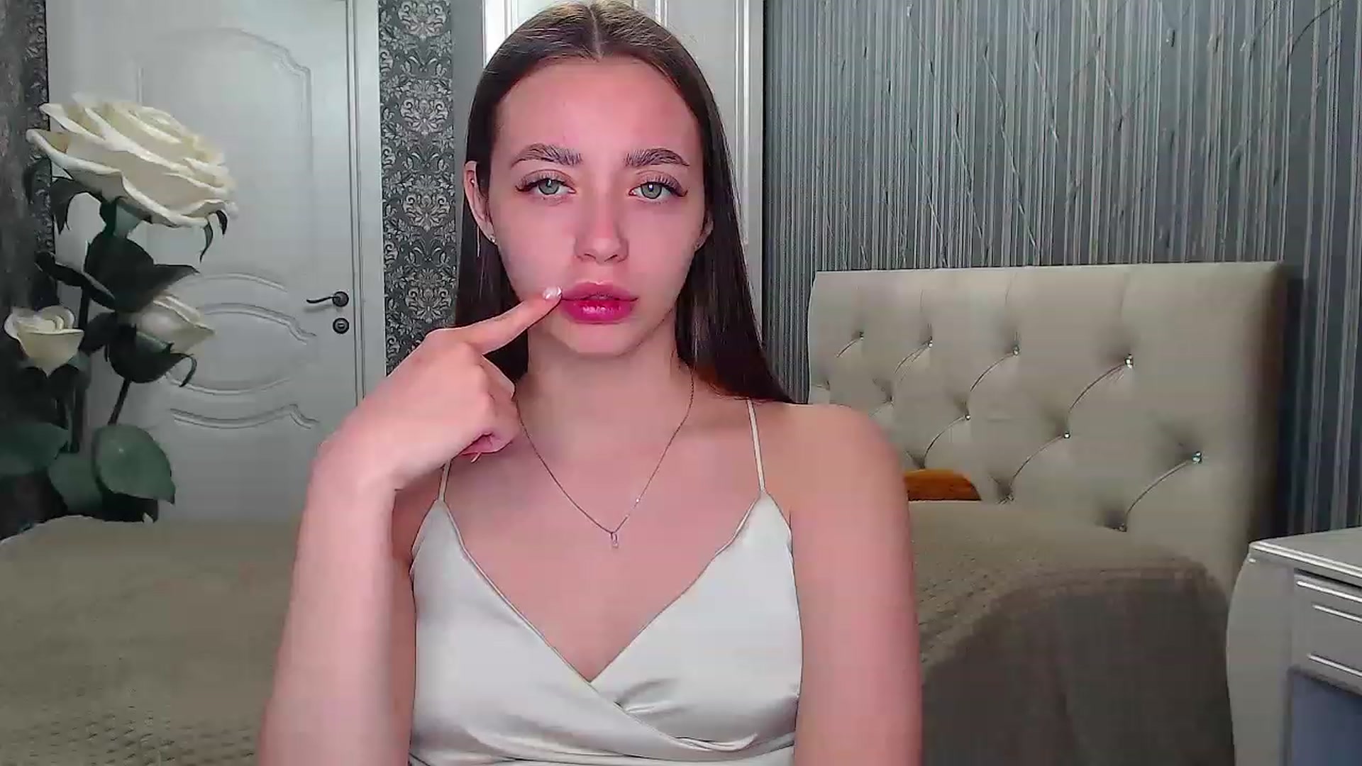 Gallery image thumbnail from EmeraldLilyyy's myfreecams stream on, 05/13/2023, 12:06 image 14 of 20