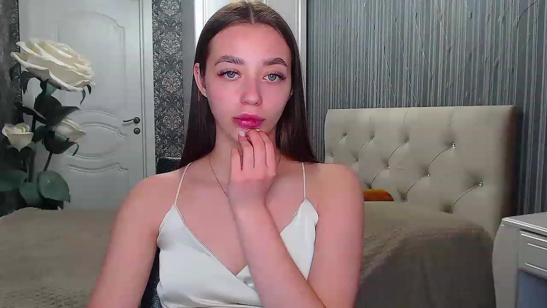 Gallery image thumbnail from EmeraldLilyyy's myfreecams stream on, 05/13/2023, 12:06 image 16 of 20