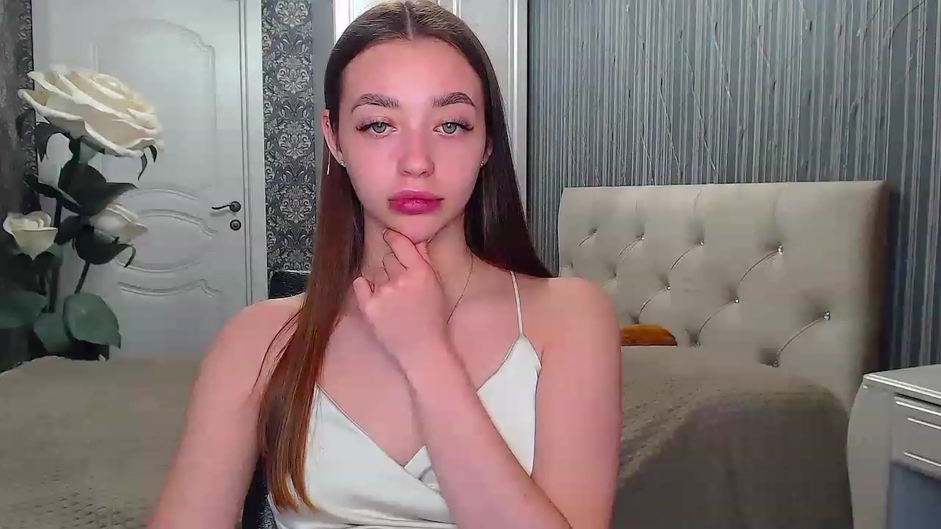 Gallery image thumbnail from EmeraldLilyyy's myfreecams stream on, 05/13/2023, 12:06 image 6 of 20