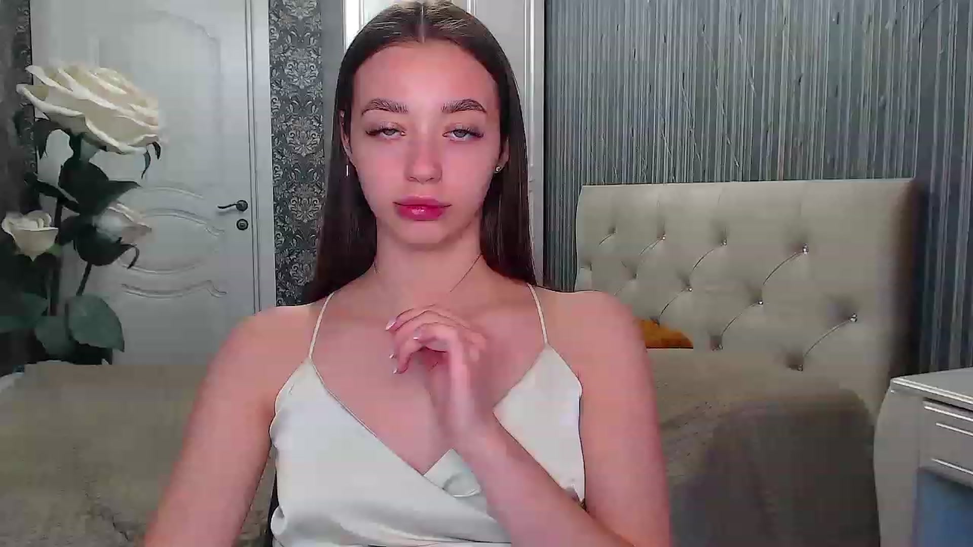 Gallery image thumbnail from EmeraldLilyyy's myfreecams stream on, 05/13/2023, 12:52 image 16 of 20