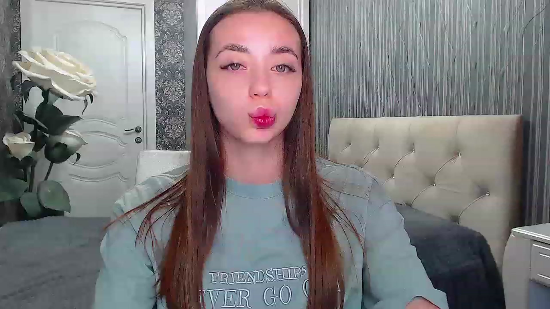 Gallery image thumbnail from EmeraldLilyyy's myfreecams stream on, 05/17/2023, 13:01 image 10 of 20