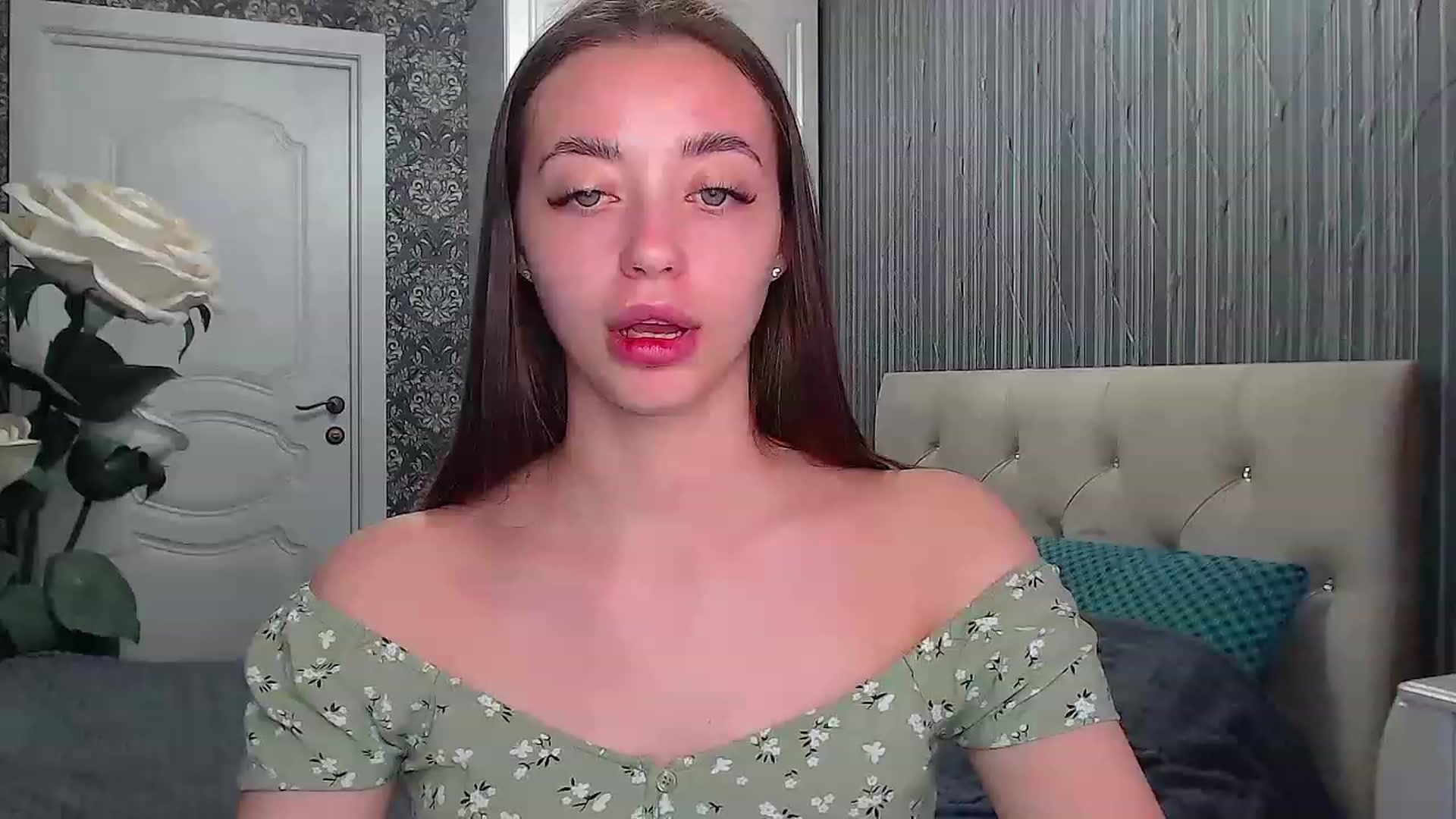 Gallery image thumbnail from EmeraldLilyyy's myfreecams stream on, 05/19/2023, 10:15 image 8 of 20