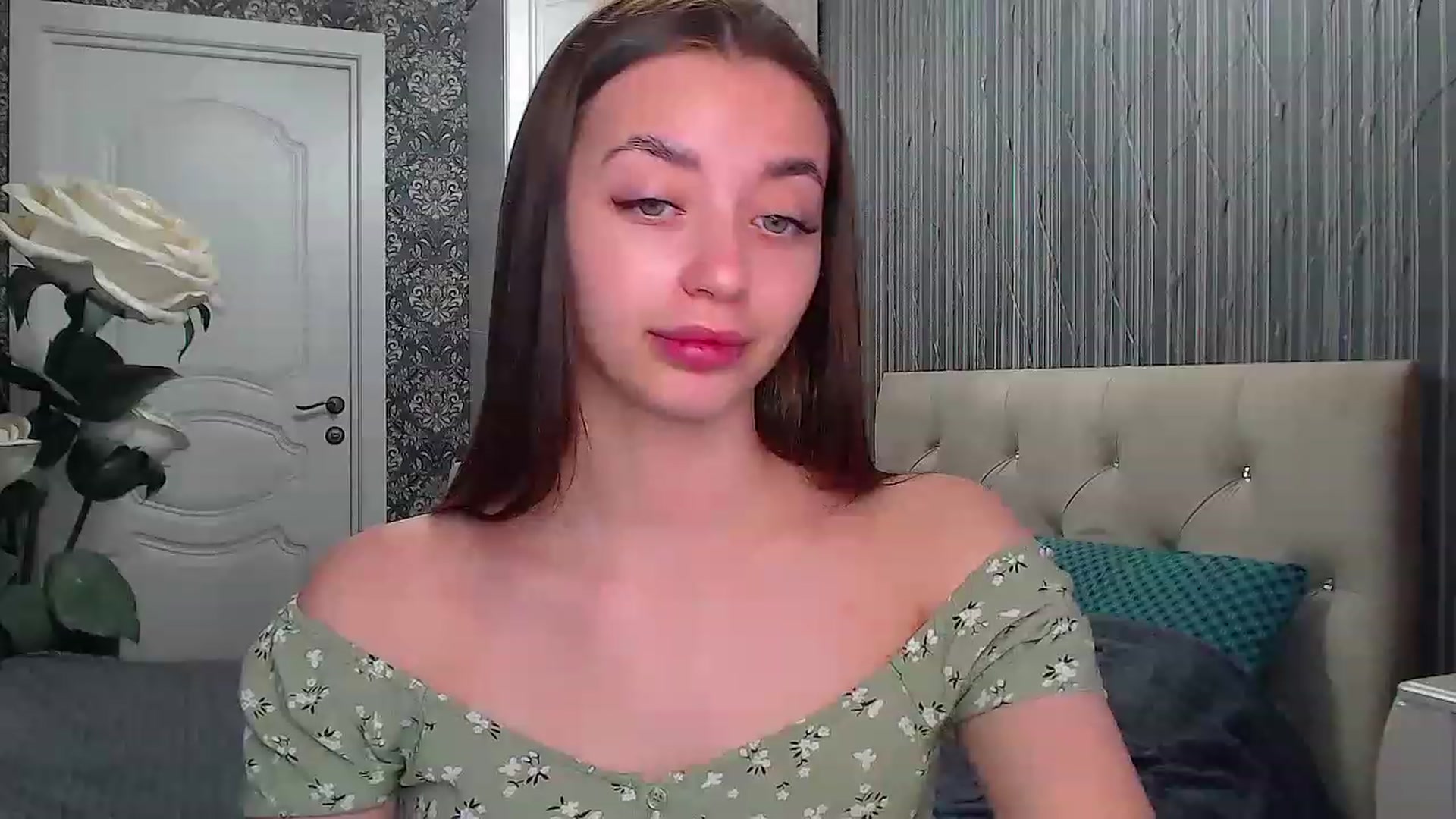 Gallery image thumbnail from EmeraldLilyyy's myfreecams stream on, 05/19/2023, 10:15 image 12 of 20