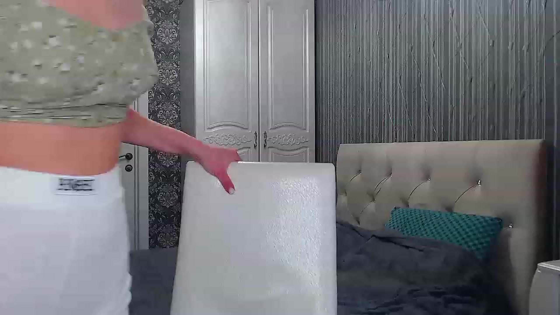 Gallery image thumbnail from EmeraldLilyyy's myfreecams stream on, 05/19/2023, 10:15 image 1 of 20