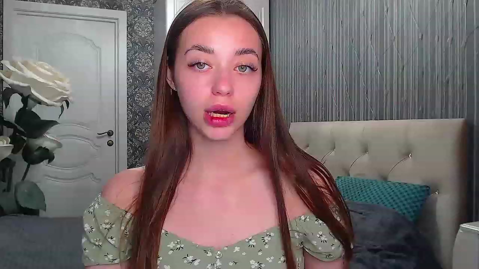 Gallery image thumbnail from EmeraldLilyyy's myfreecams stream on, 05/19/2023, 10:15 image 13 of 20