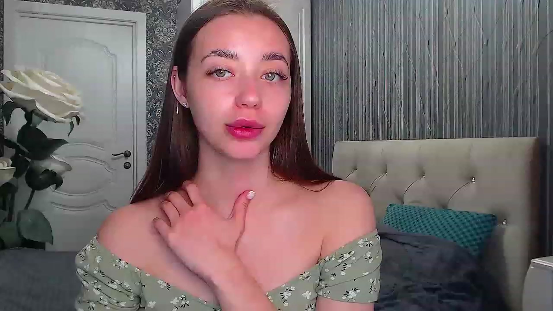 Gallery image thumbnail from EmeraldLilyyy's myfreecams stream on, 05/19/2023, 10:15 image 15 of 20