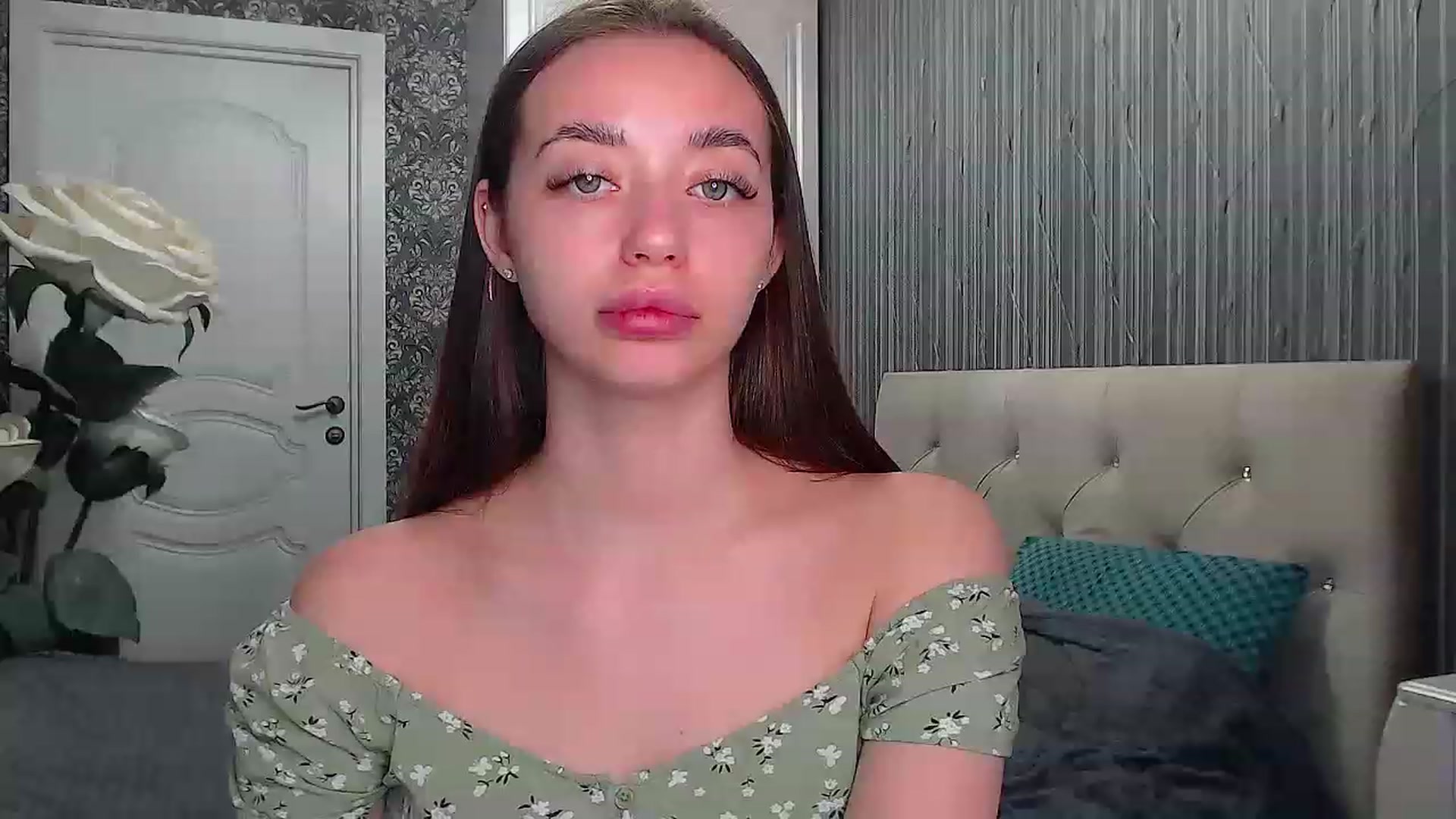 Gallery image thumbnail from EmeraldLilyyy's myfreecams stream on, 05/19/2023, 10:15 image 14 of 20
