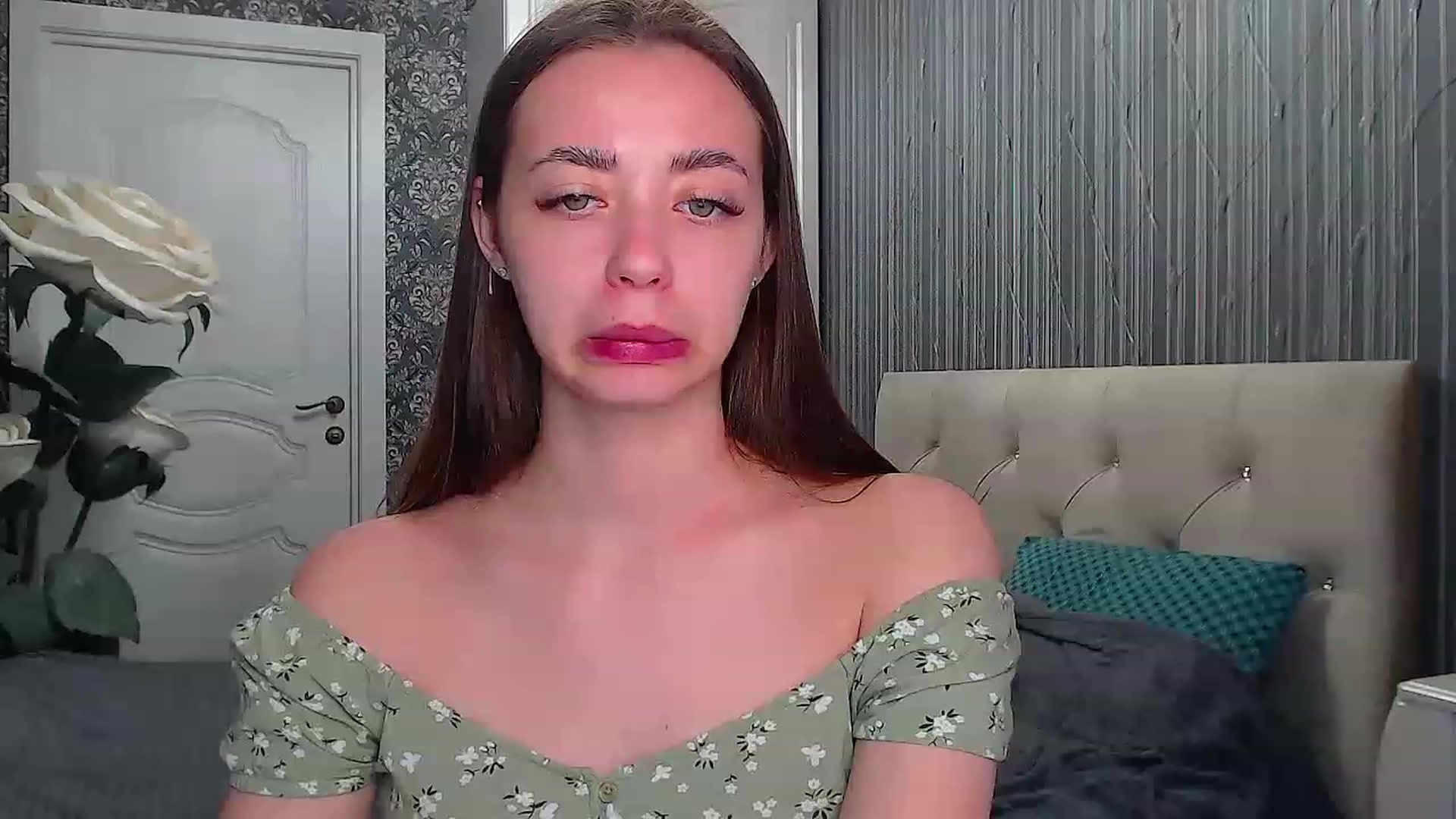 Gallery image thumbnail from EmeraldLilyyy's myfreecams stream on, 05/19/2023, 10:15 image 17 of 20