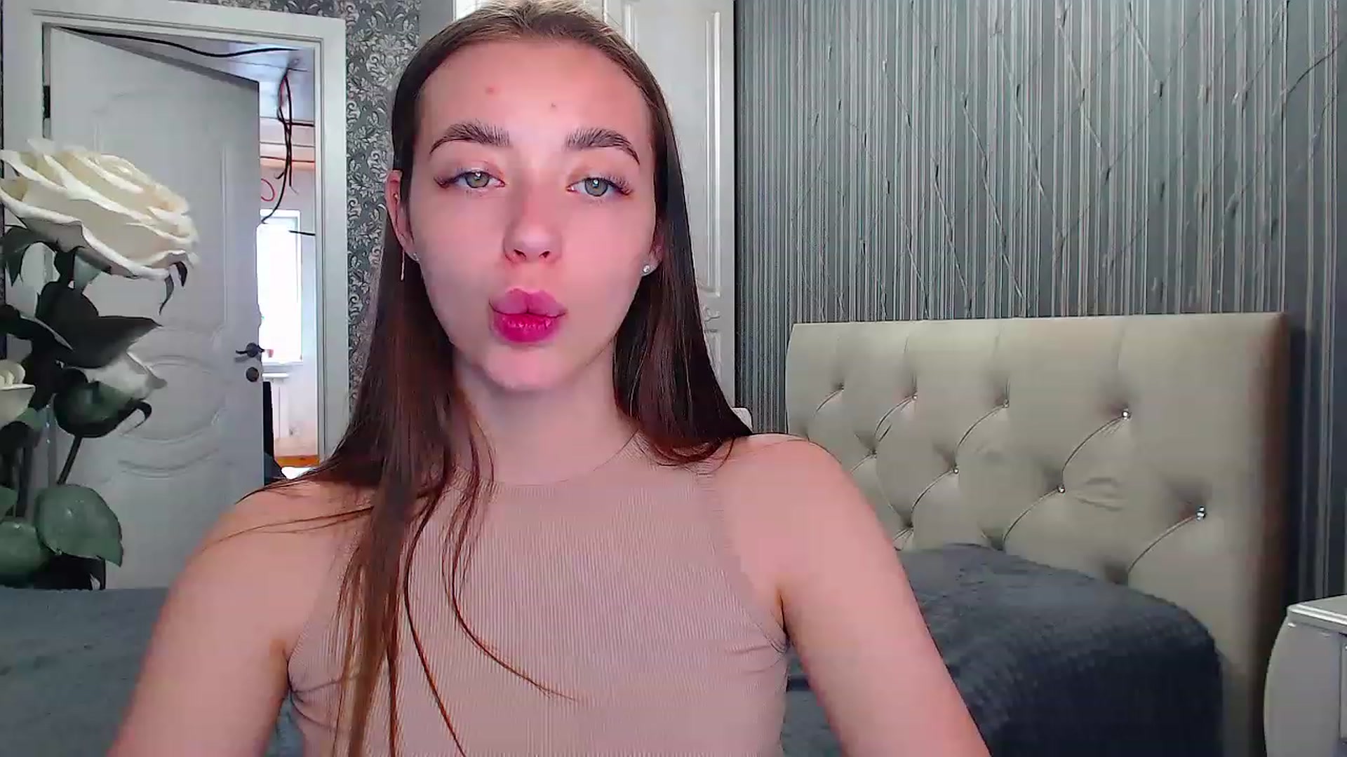 Gallery image thumbnail from EmeraldLilyyy's myfreecams stream on, 05/28/2023, 10:34 image 12 of 20